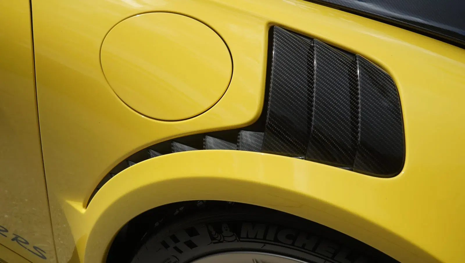 3,300-Mile 2018 Porsche 911 GT2 RS Weissach