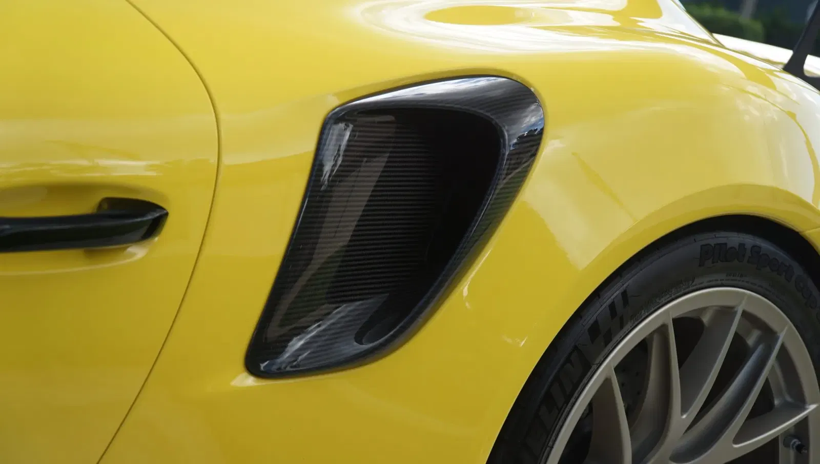3,300-Mile 2018 Porsche 911 GT2 RS Weissach