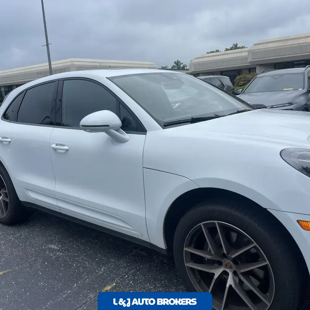 2024 Porsche Macan Base
