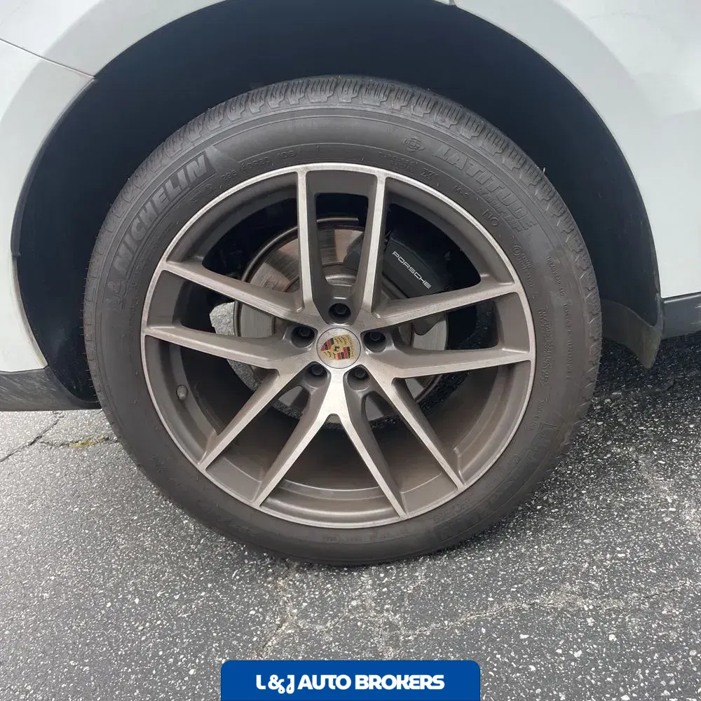 2024 Porsche Macan Base