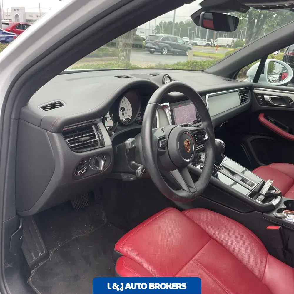 2024 Porsche Macan Base
