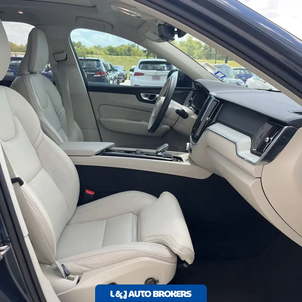 2024 Volvo XC60 T8 - Ultimate PHEV