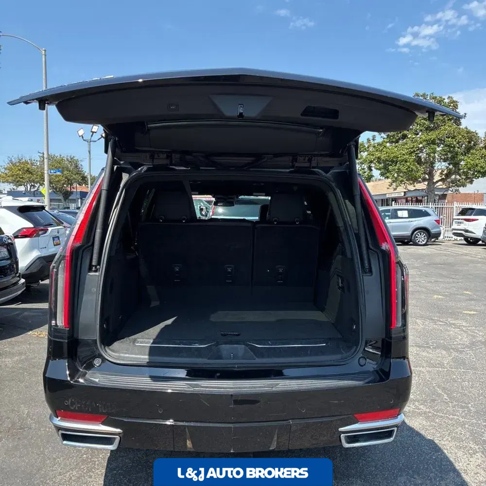 2023 Cadillac Escalade ESV Luxury
