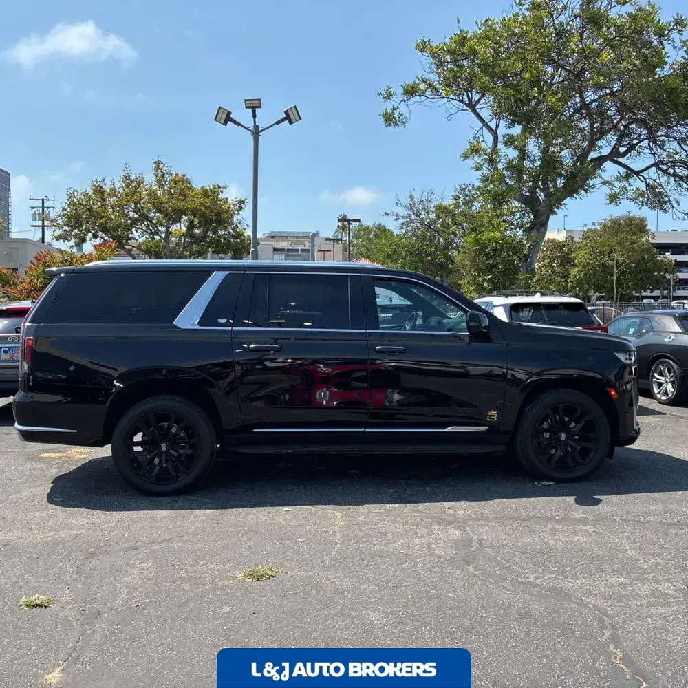 2023 Cadillac Escalade ESV Luxury