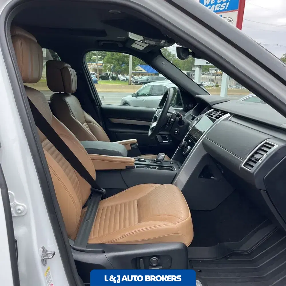 2024 Land Rover Discovery Dynamic SE P360