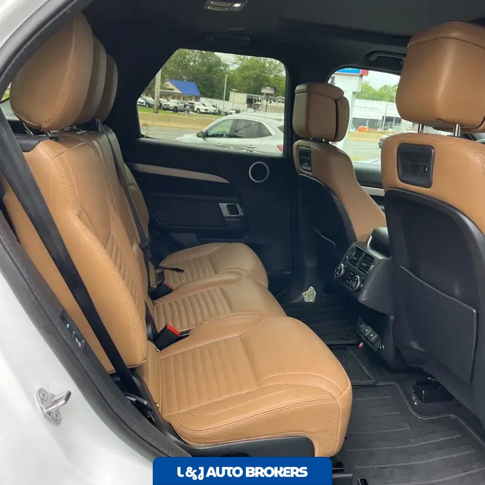 2024 Land Rover Discovery Dynamic SE P360