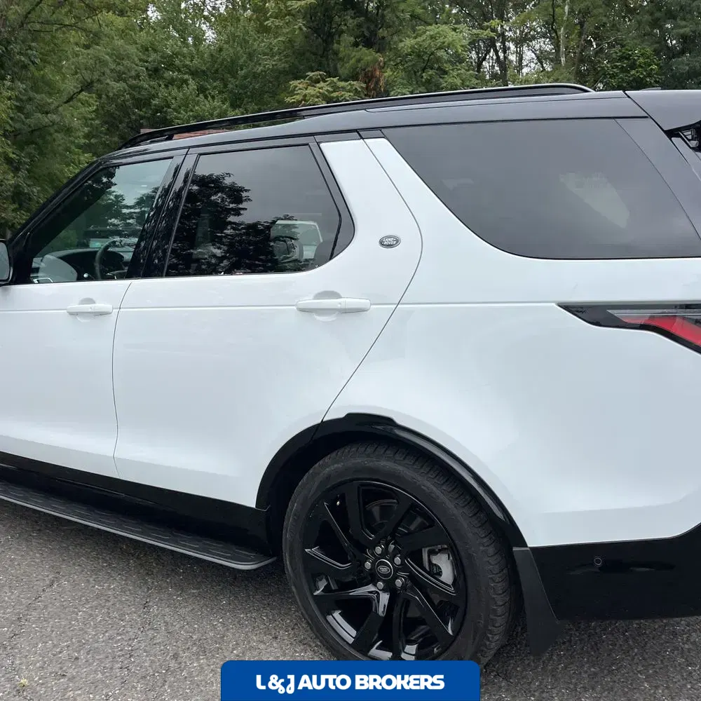 2024 Land Rover Discovery Dynamic SE P360