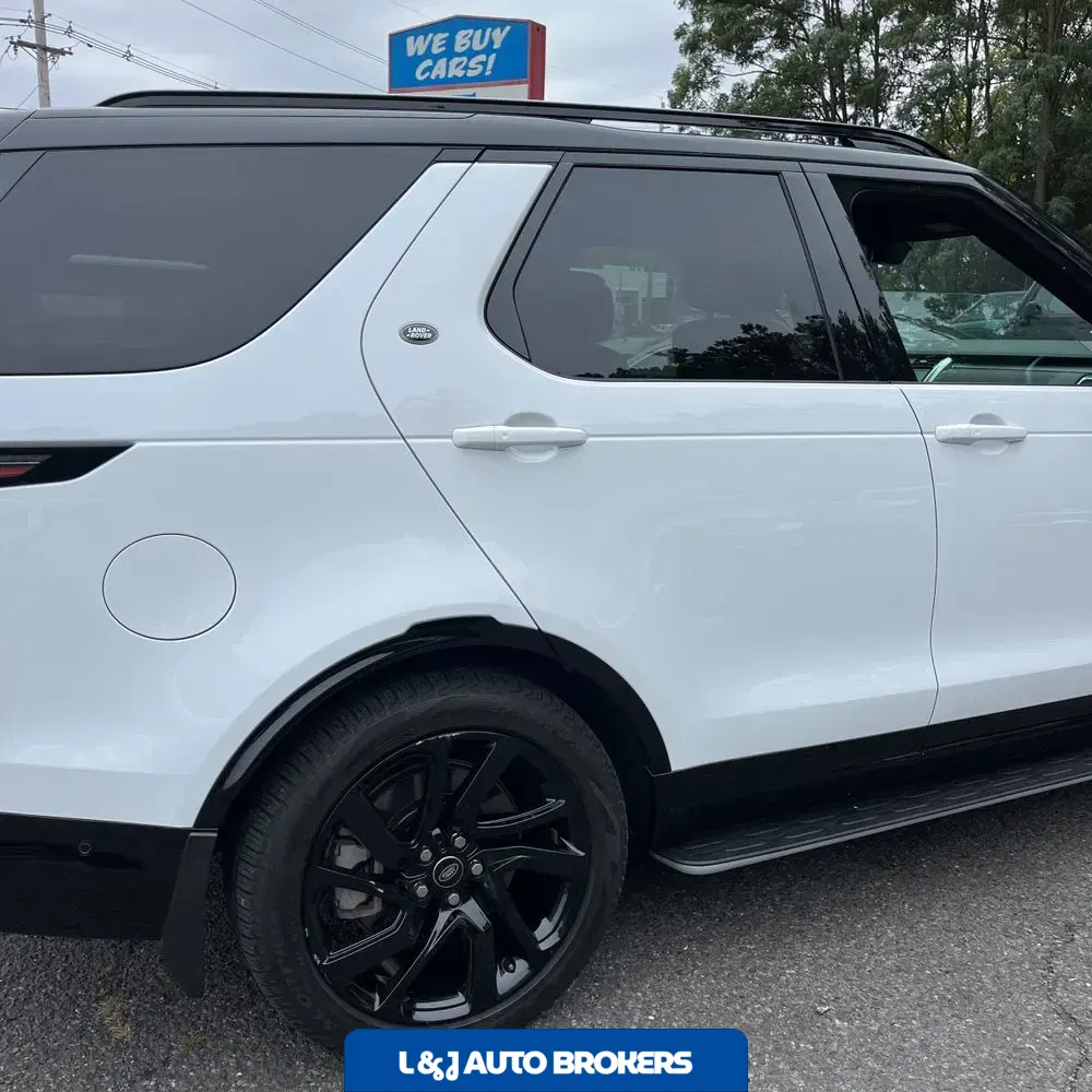 2024 Land Rover Discovery Dynamic SE P360