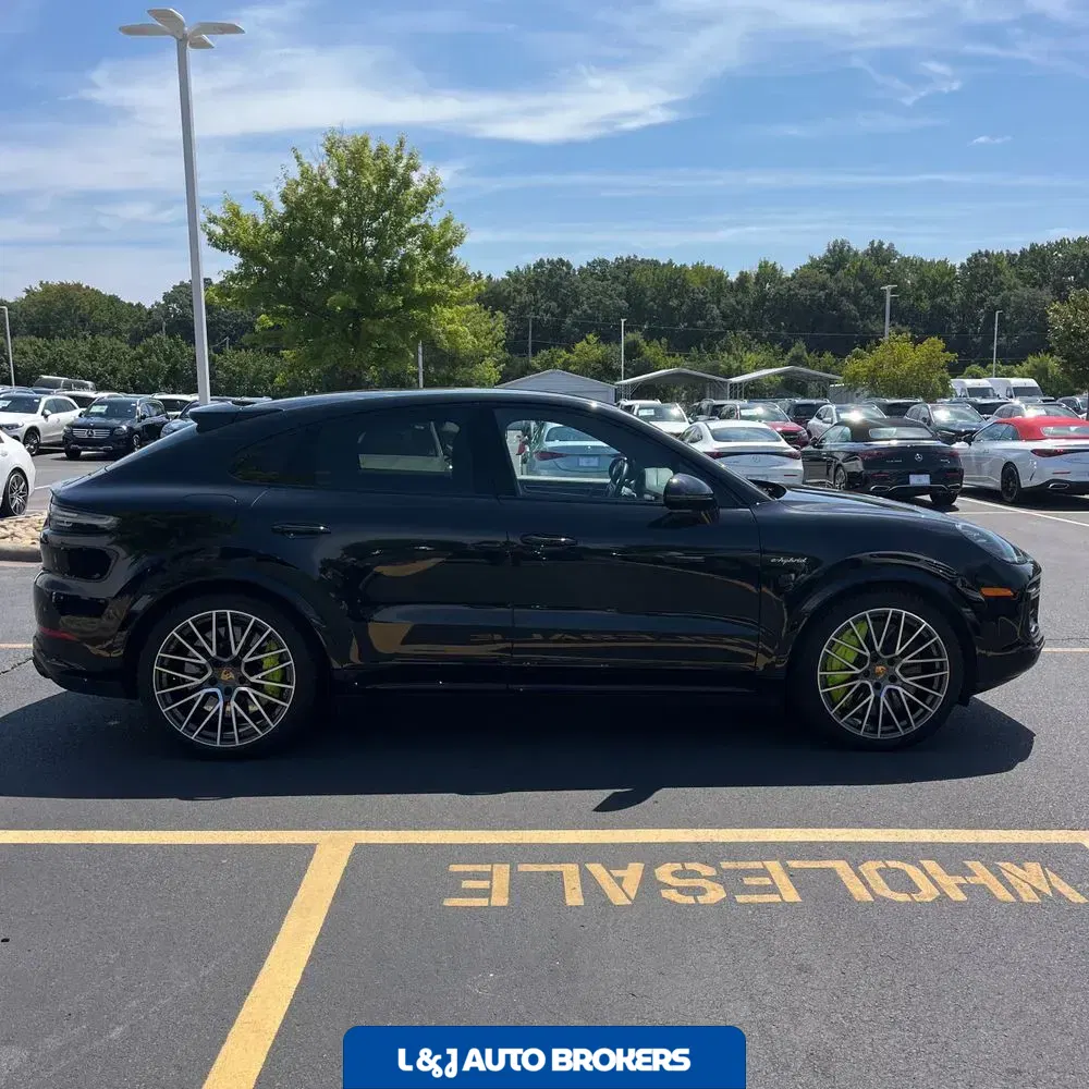 2022 Porsche Cayenne Turbo S E-Hybrid Coupe