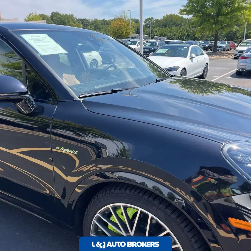 2022 Porsche Cayenne Turbo S E-Hybrid Coupe