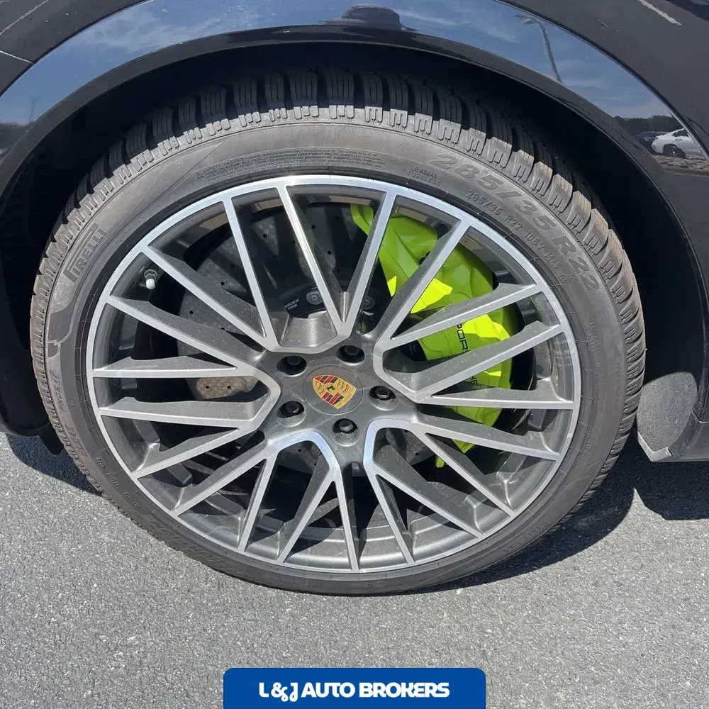 2022 Porsche Cayenne Turbo S E-Hybrid Coupe