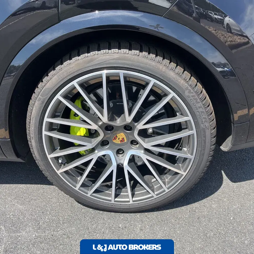 2022 Porsche Cayenne Turbo S E-Hybrid Coupe
