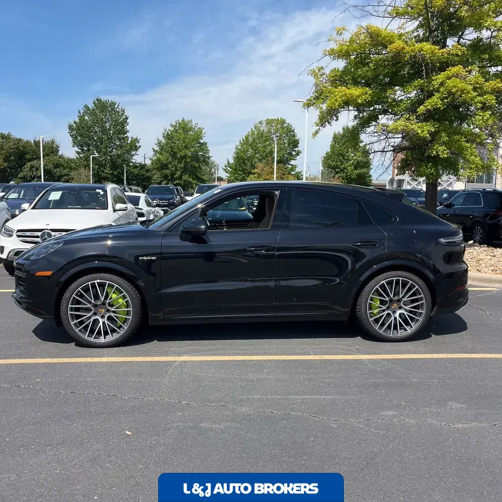 2022 Porsche Cayenne Turbo S E-Hybrid Coupe