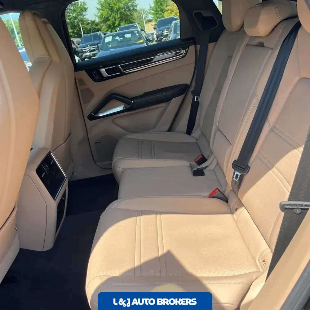 2022 Porsche Cayenne Turbo S E-Hybrid Coupe