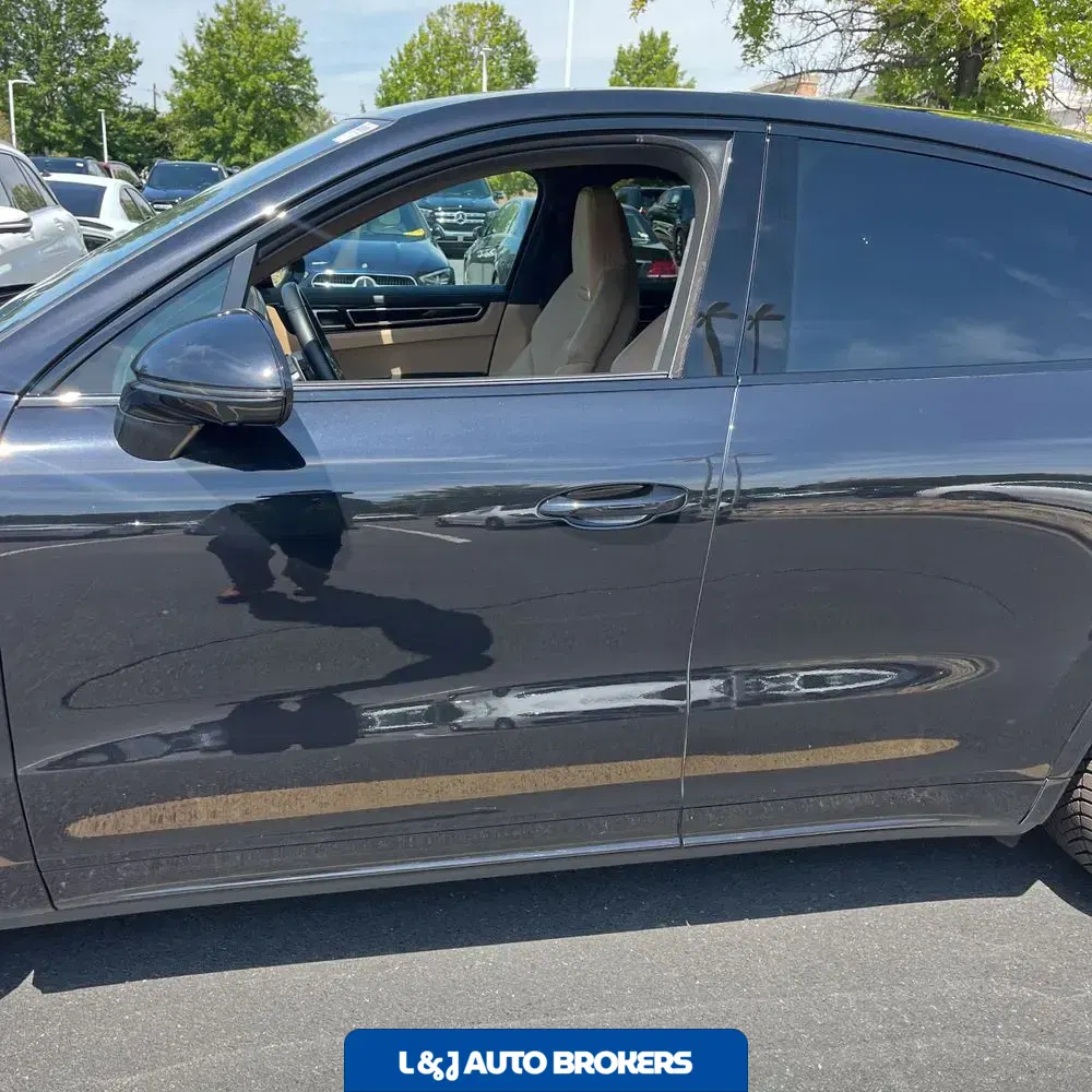 2022 Porsche Cayenne Turbo S E-Hybrid Coupe