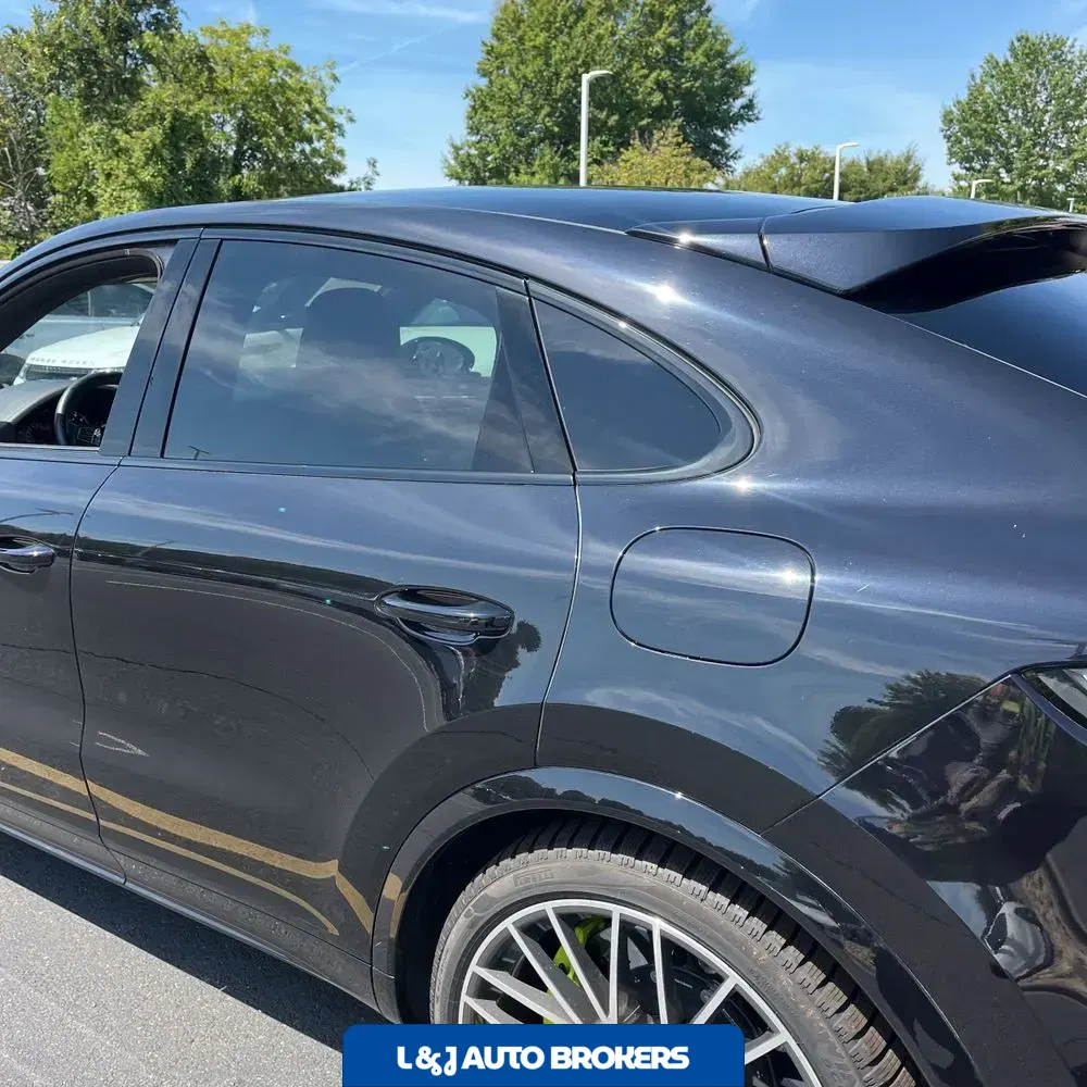 2022 Porsche Cayenne Turbo S E-Hybrid Coupe