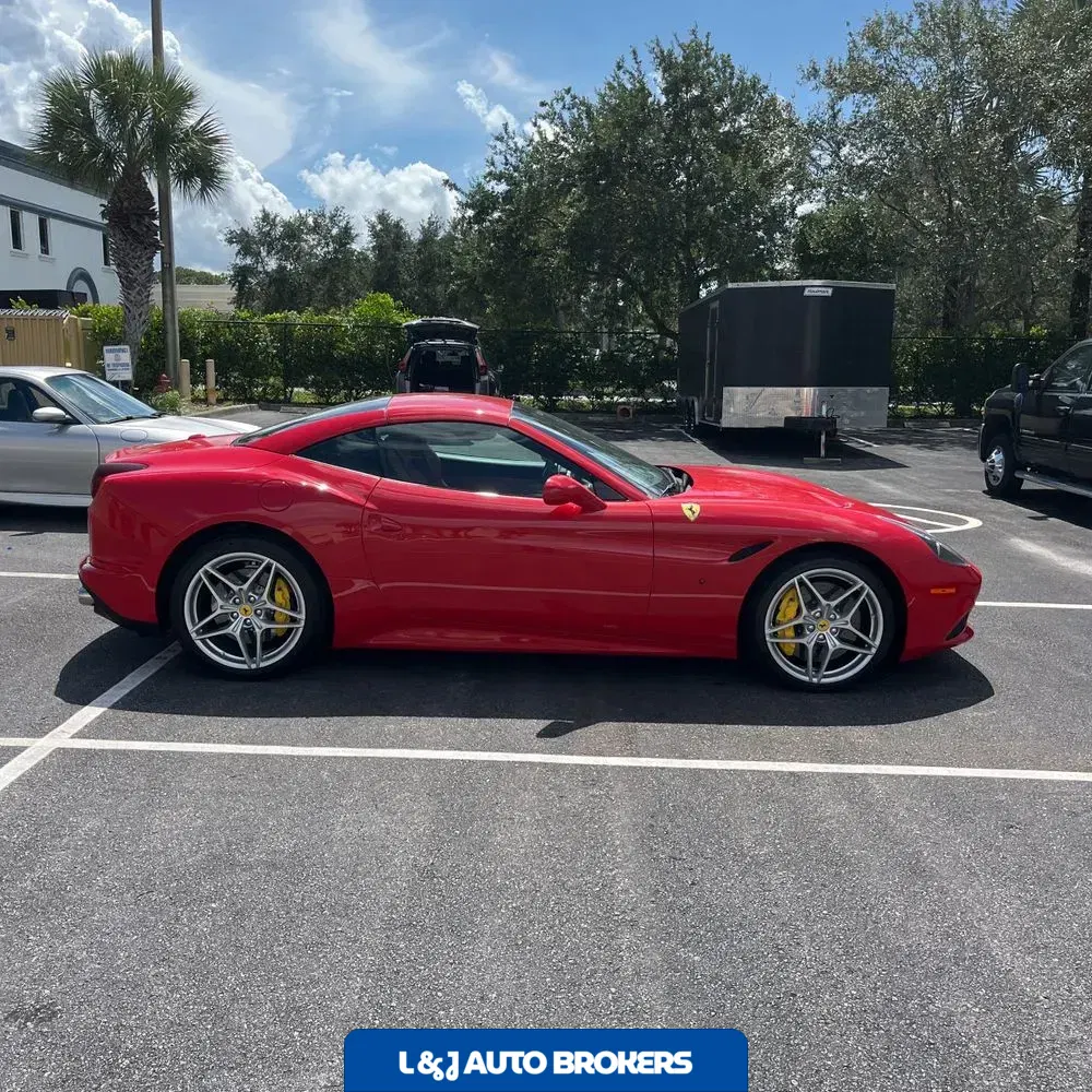 2016 Ferrari California T Base
