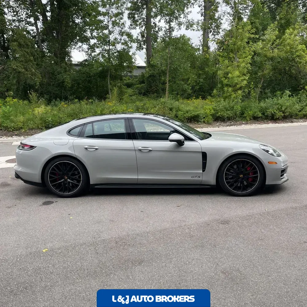2022 Porsche Panamera GTS