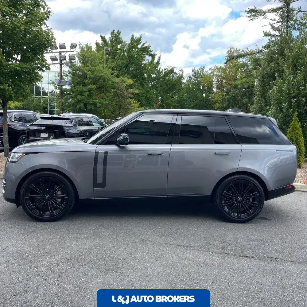 2023 Land Rover Range Rover SE