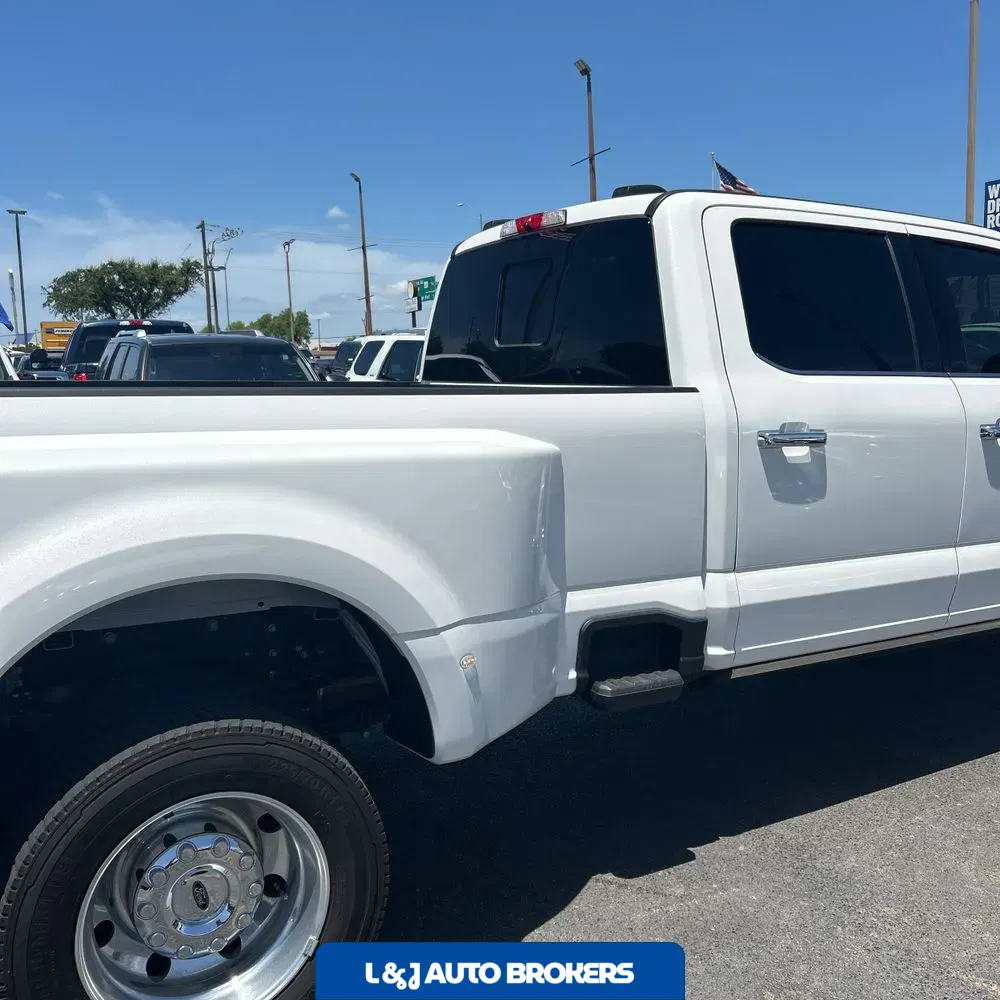 2023 Ford F-450 Super Duty Platinum