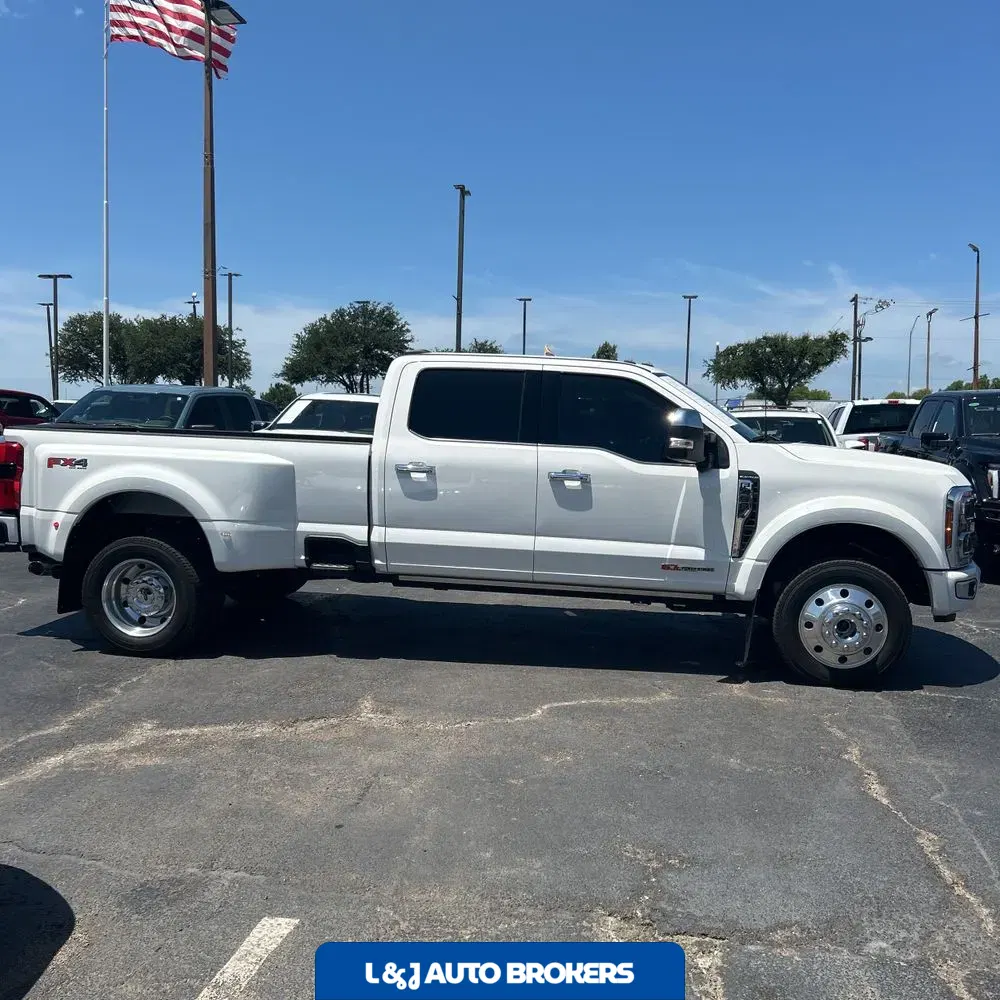 2023 Ford F-450 Super Duty Platinum