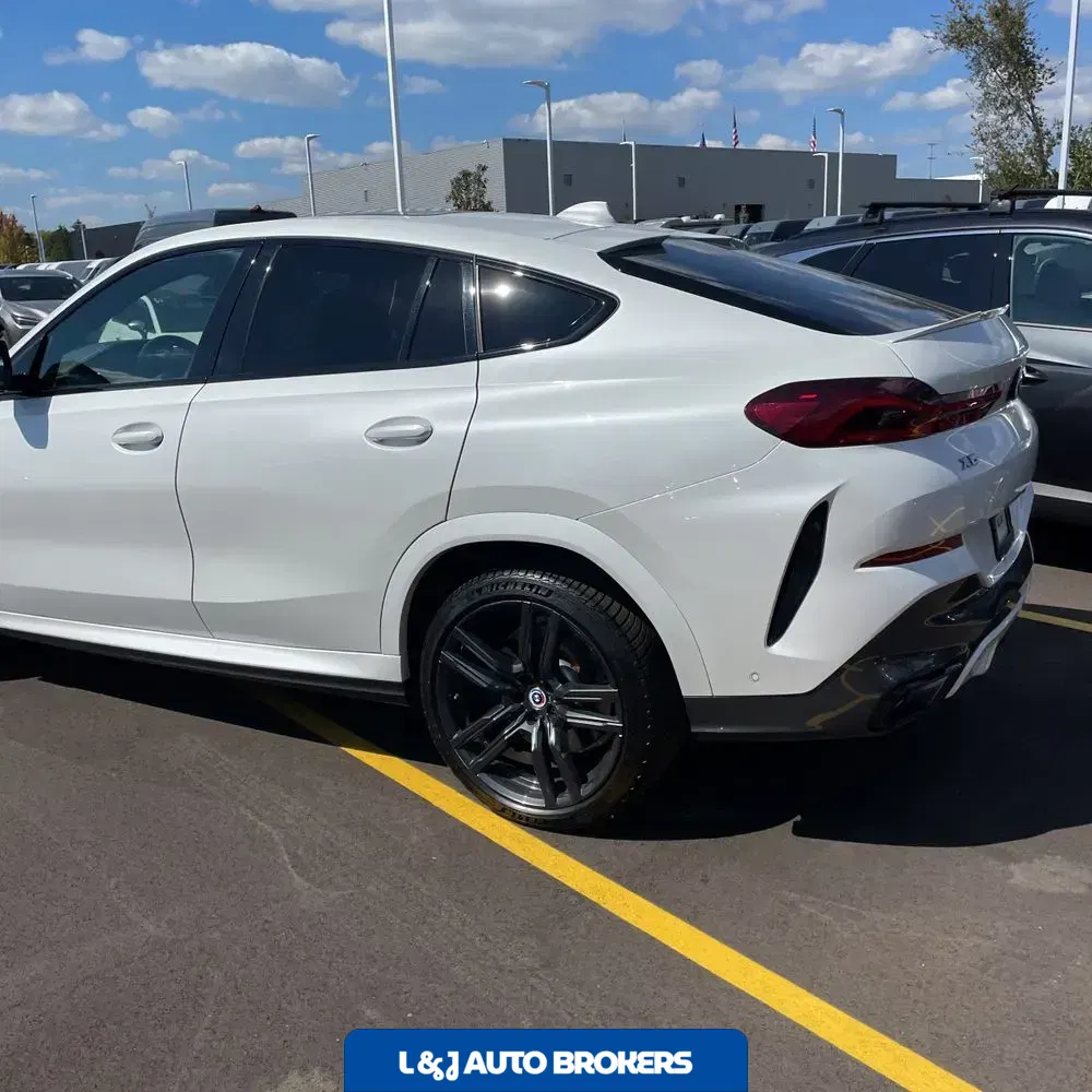 2023 BMW X6 M50i