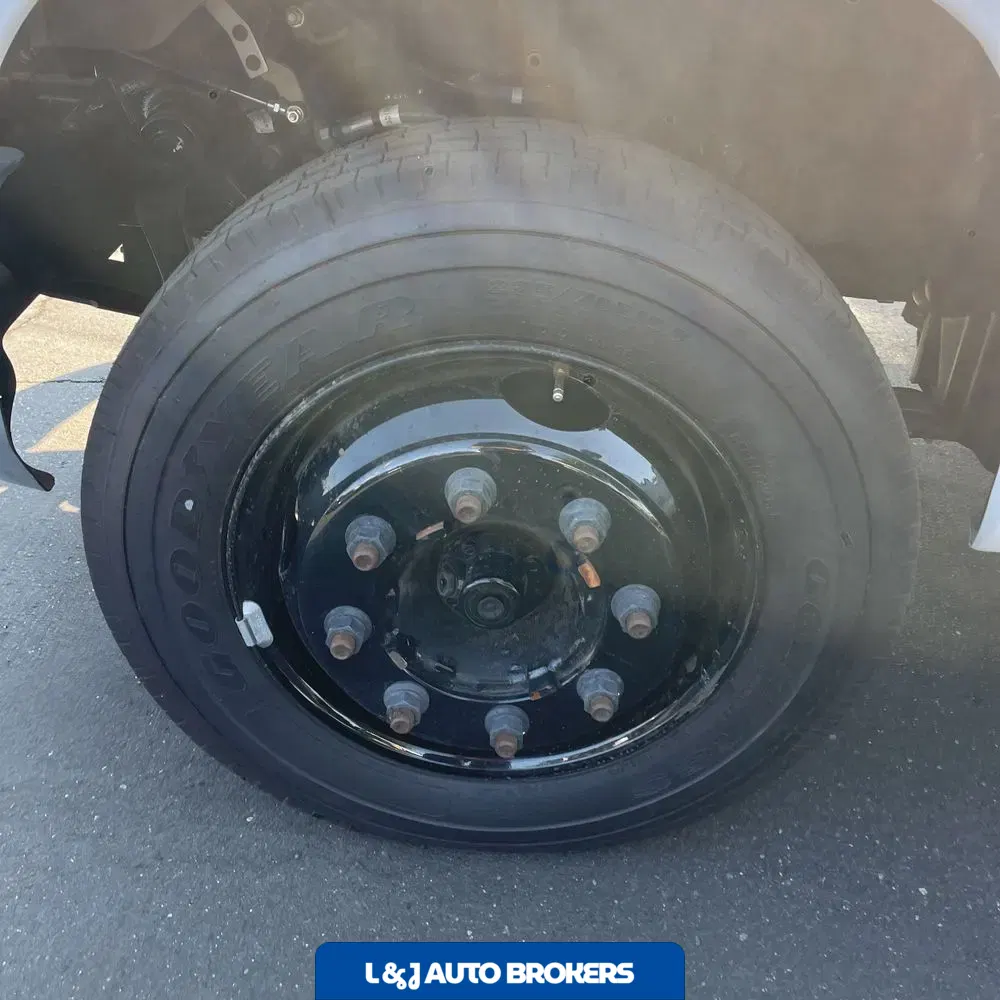 2023 Chevrolet Silverado 5500 W/T
