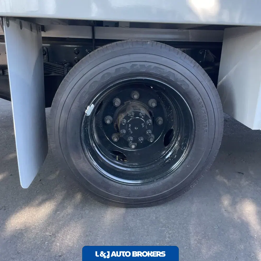 2023 Chevrolet Silverado 5500 W/T