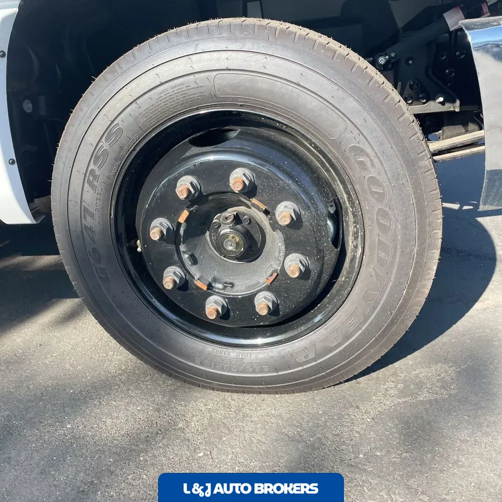 2023 Chevrolet Silverado 5500 W/T