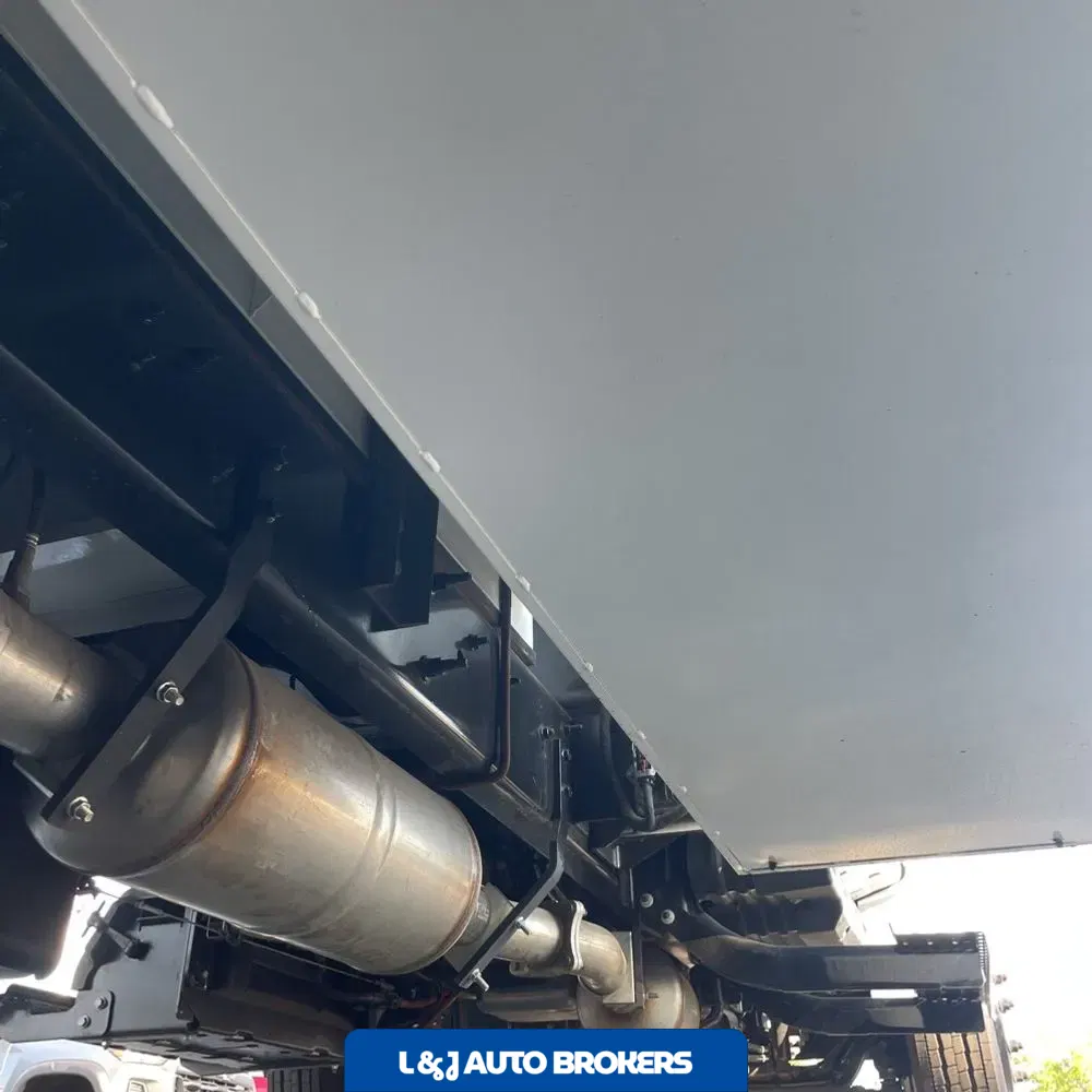 2023 Chevrolet Silverado 5500 W/T