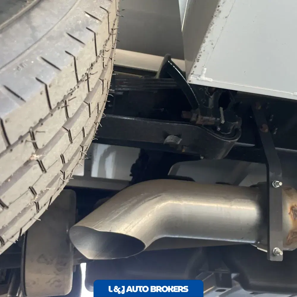 2023 Chevrolet Silverado 5500 W/T