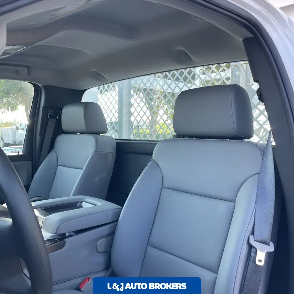 2023 Chevrolet Silverado 5500 W/T