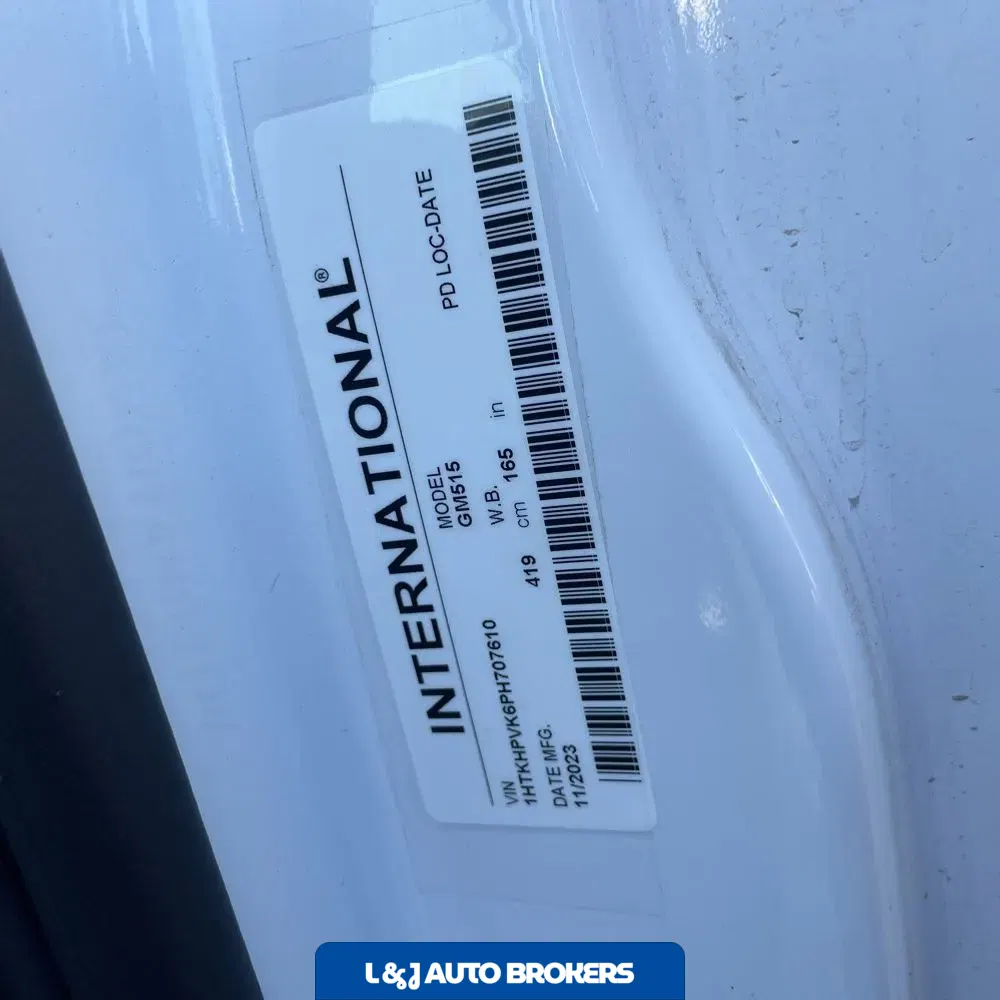 2023 Chevrolet Silverado 5500 W/T