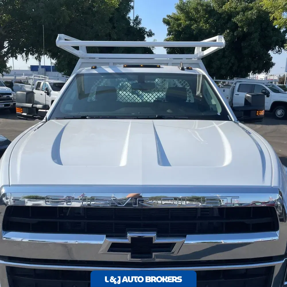 2023 Chevrolet Silverado 5500 W/T