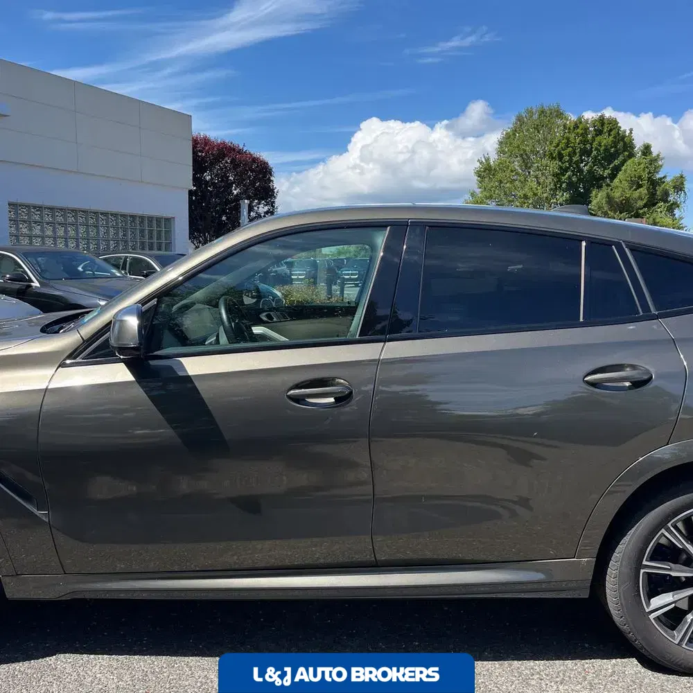 2023 BMW X6 M50i