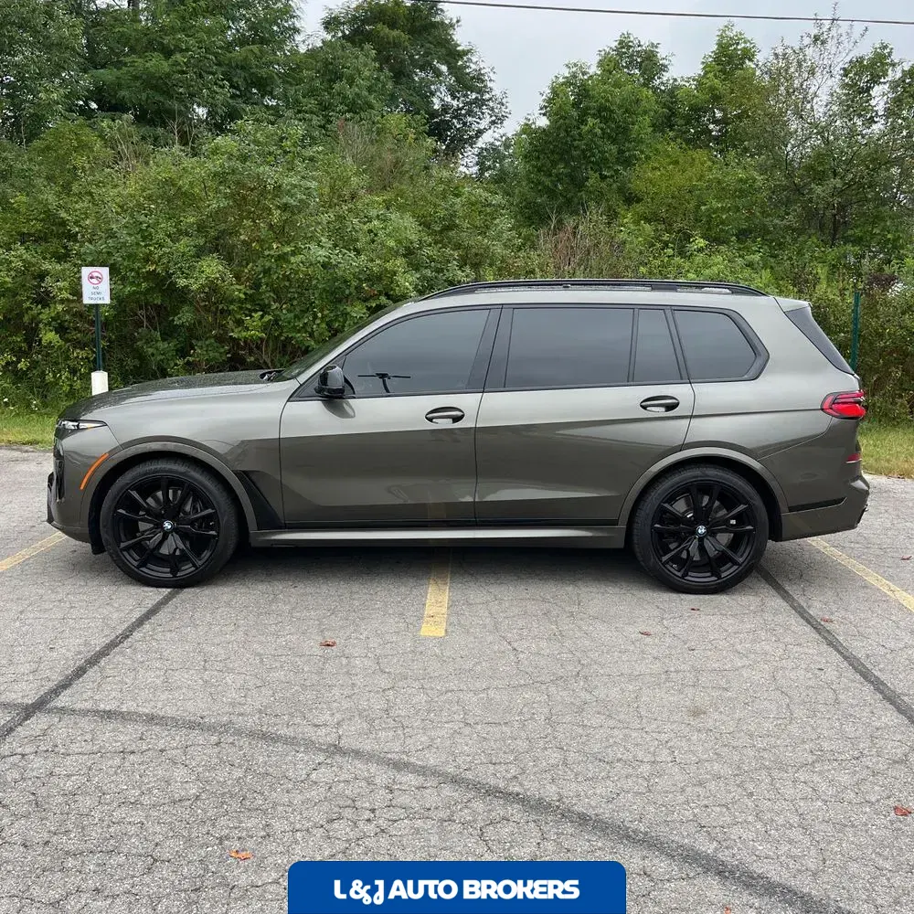 2024 BMW X7 M60i