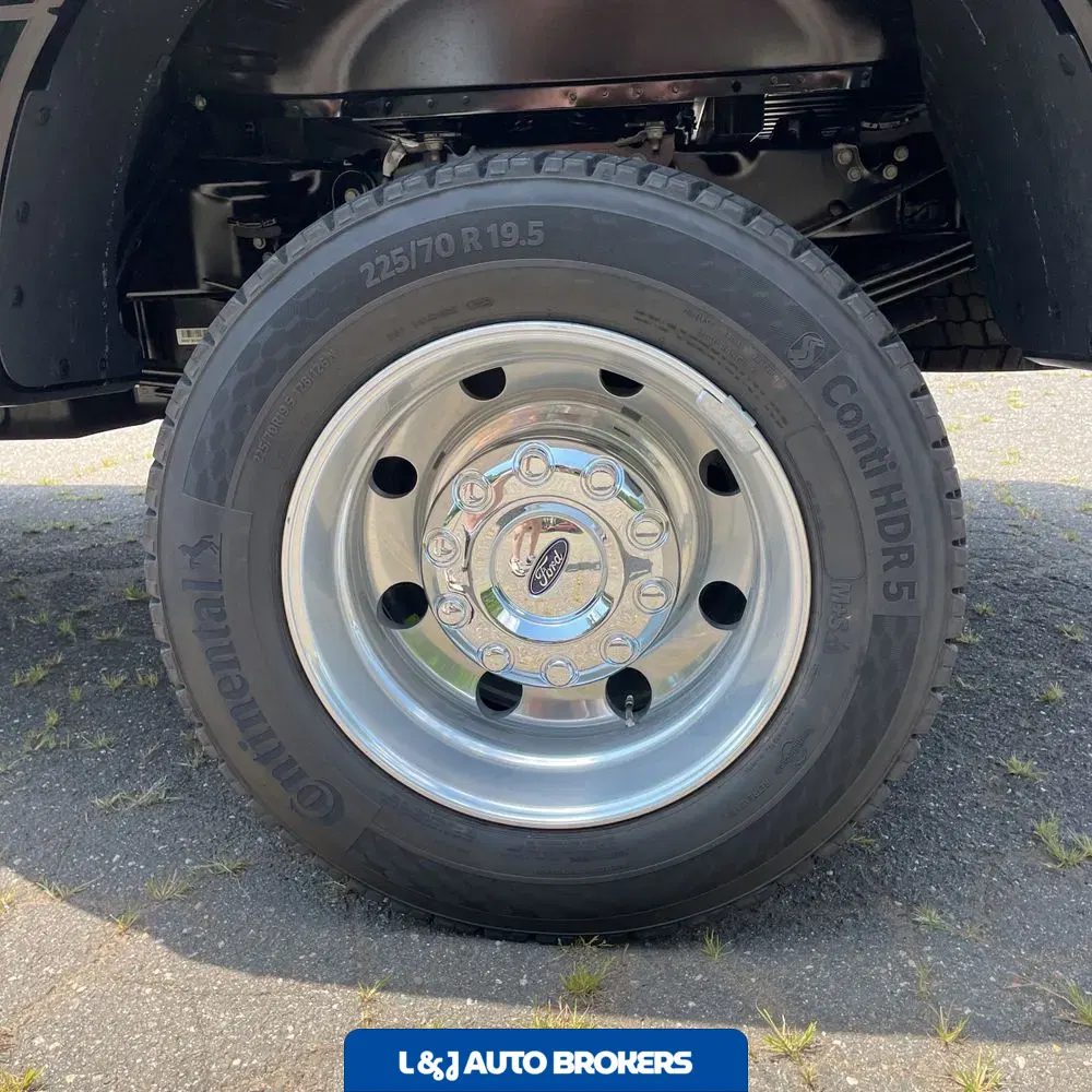 2025 Ford F-450 Super Duty Platinum