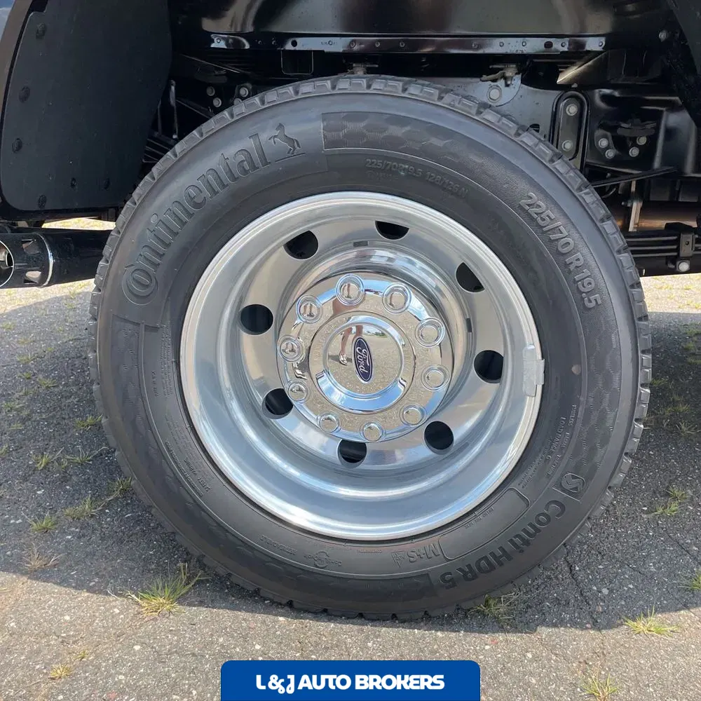 2025 Ford F-450 Super Duty Platinum