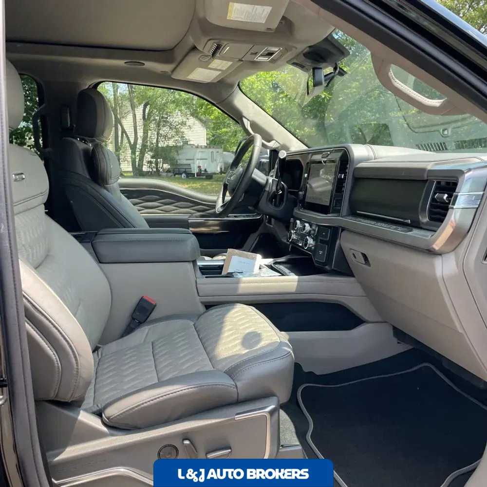 2025 Ford F-450 Super Duty Platinum