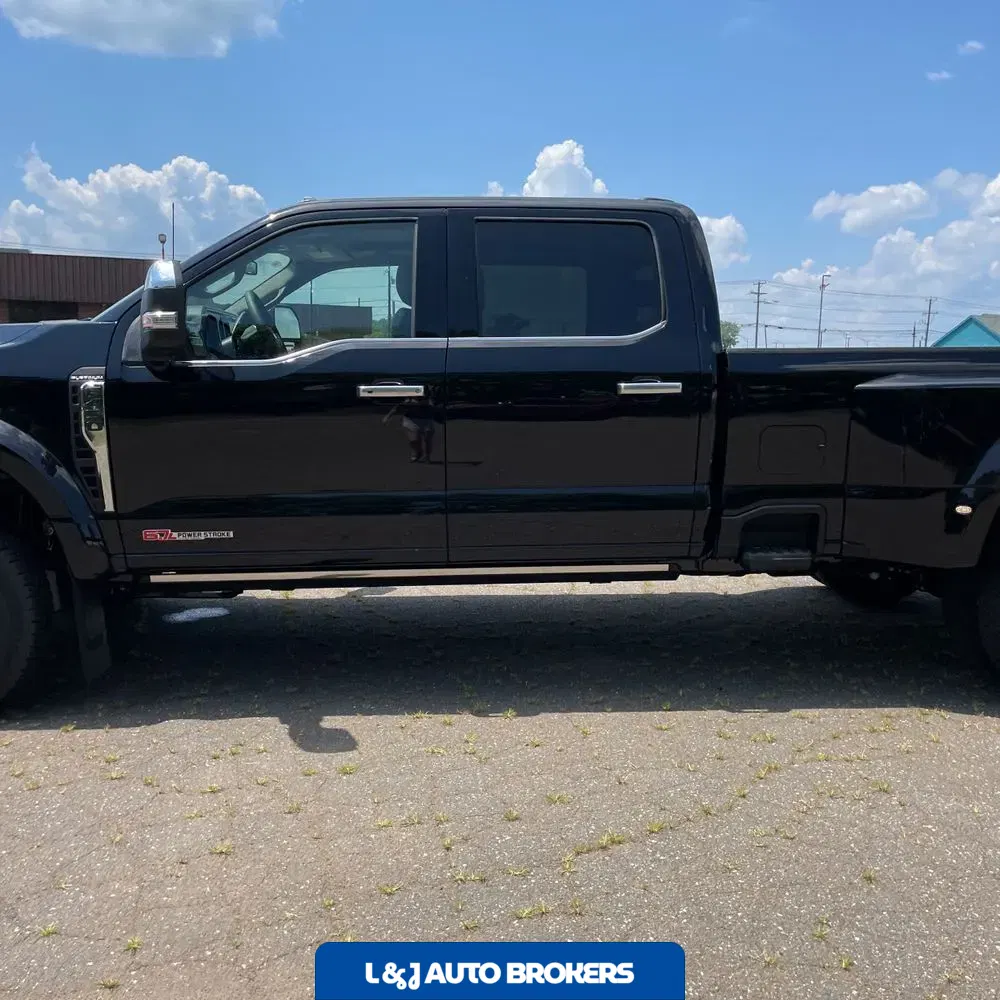 2025 Ford F-450 Super Duty Platinum