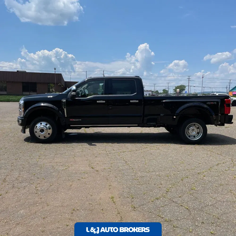 2025 Ford F-450 Super Duty Platinum
