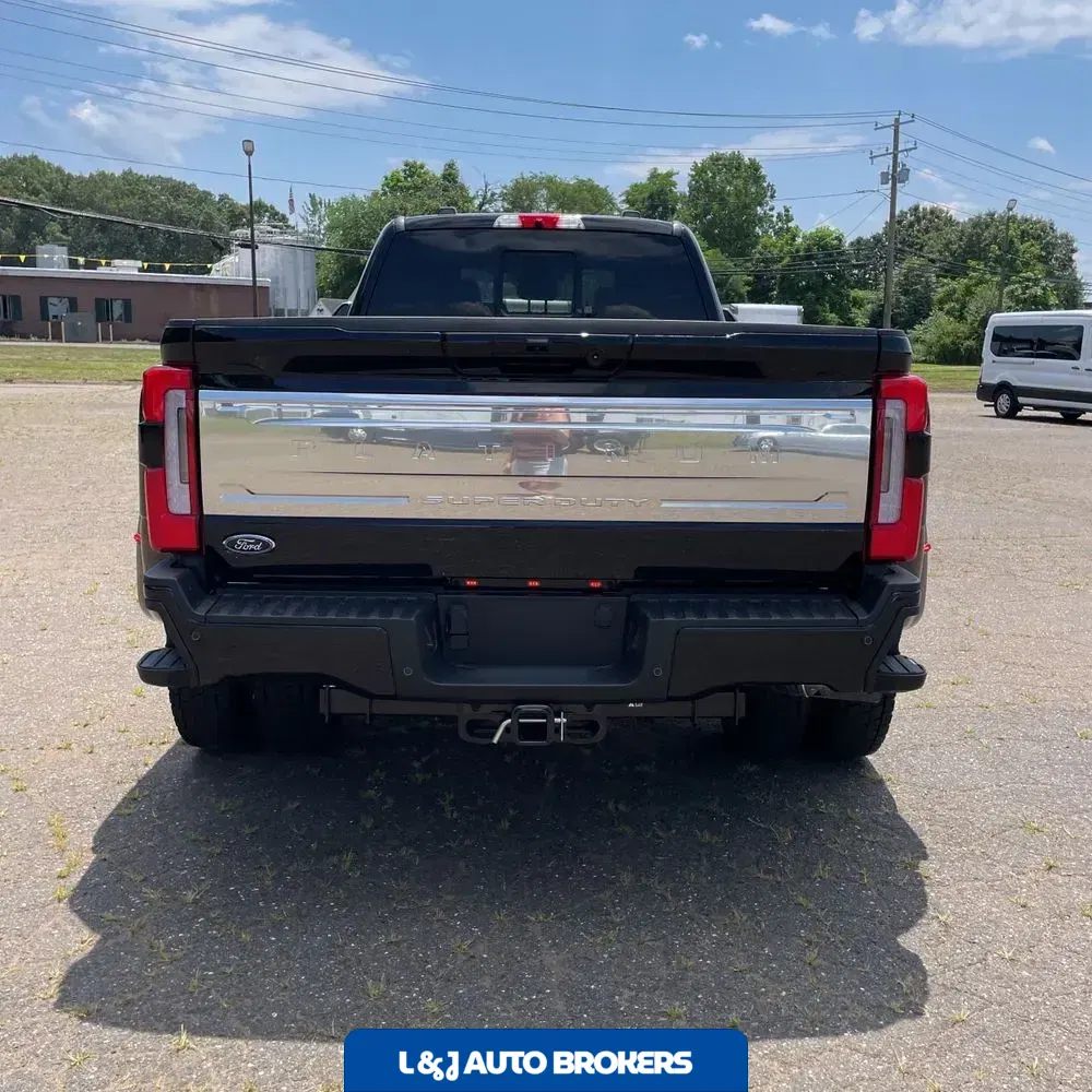 2025 Ford F-450 Super Duty Platinum