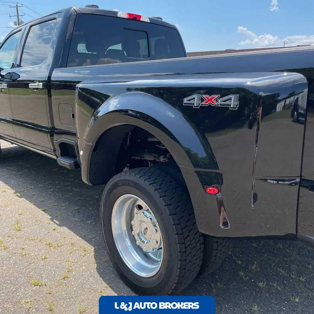 2025 Ford F-450 Super Duty Platinum