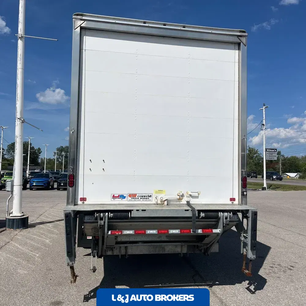 2024 Freightliner M2 106