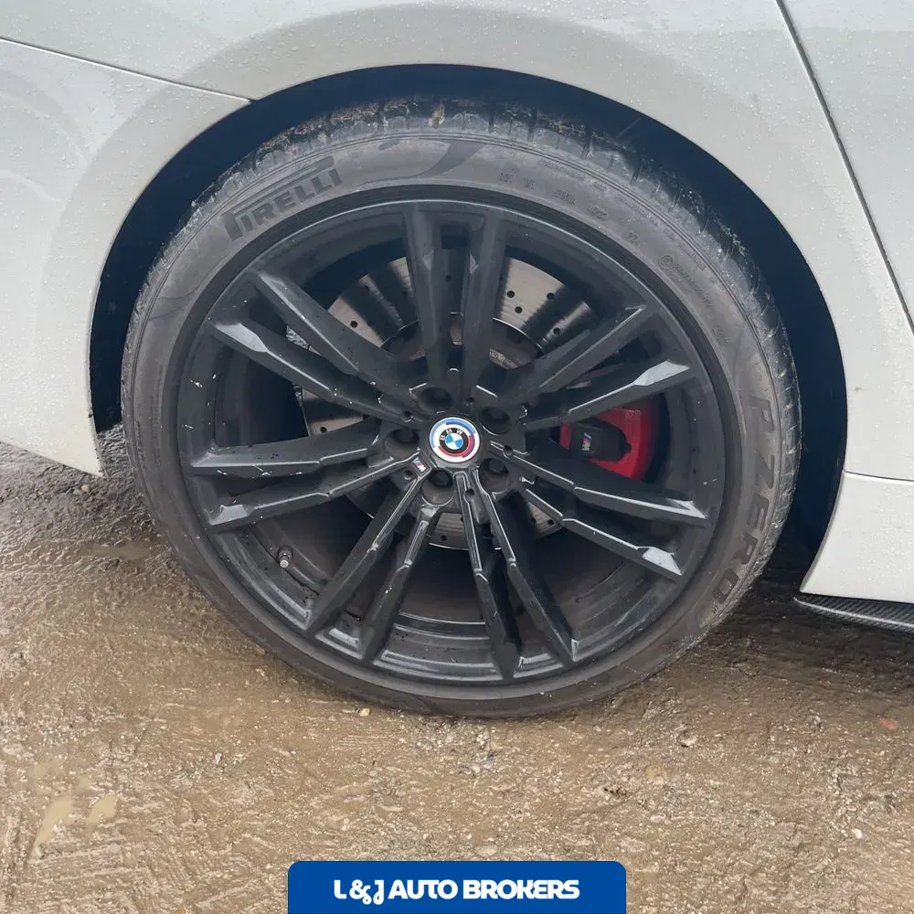 2023 BMW M5