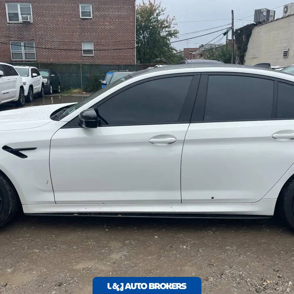 2023 BMW M5