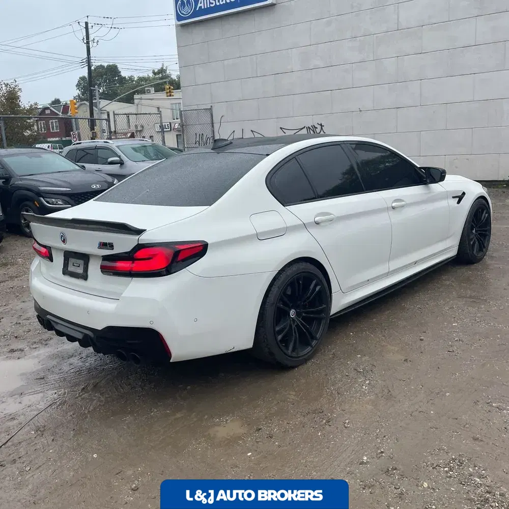 2023 BMW M5