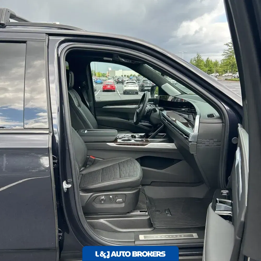 2025 Cadillac Escalade Sport Platinum