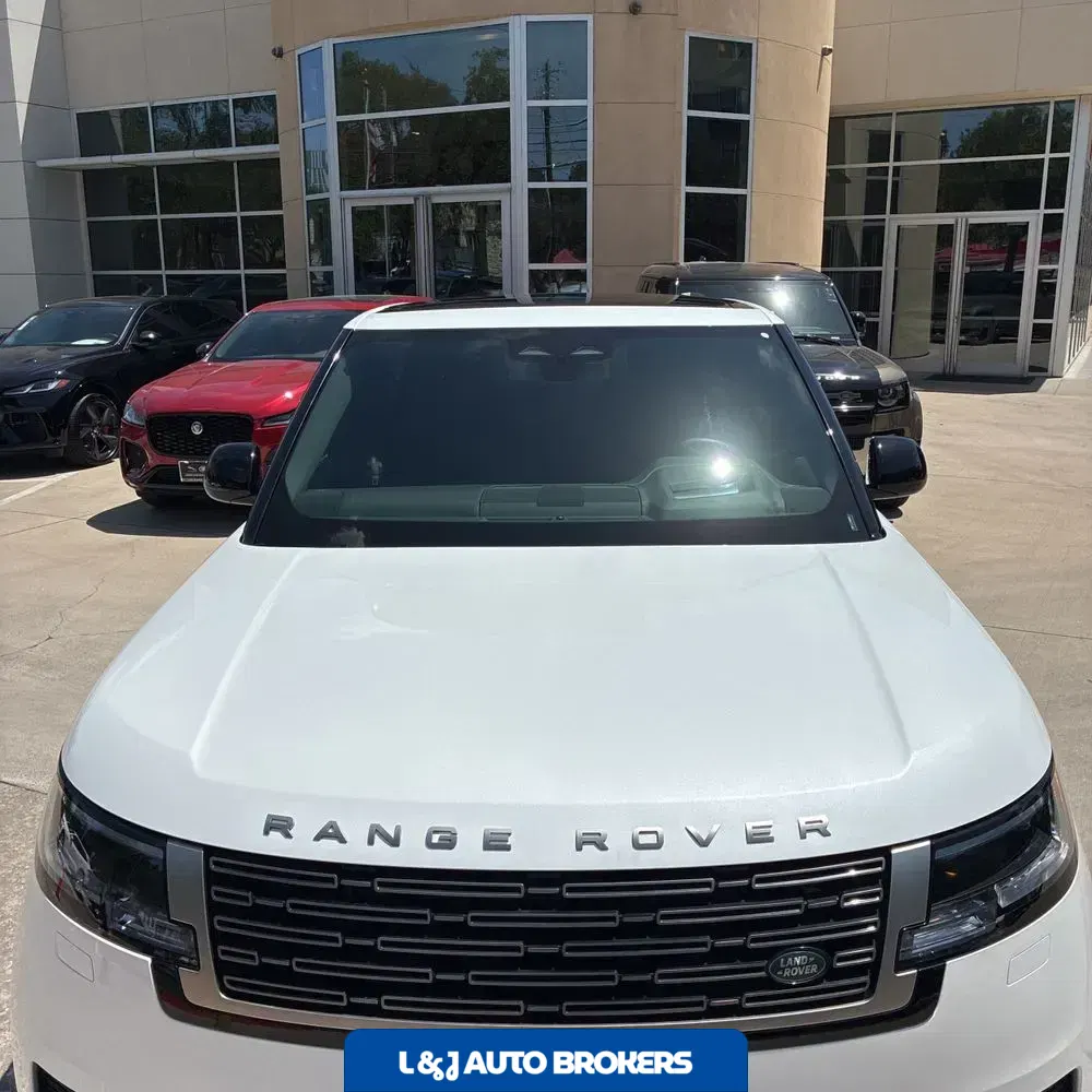 2024 Land Rover Range Rover SE P400