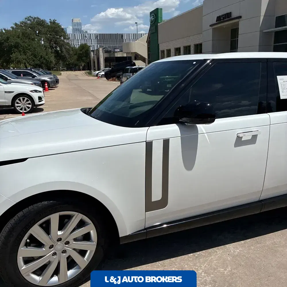 2024 Land Rover Range Rover SE P400